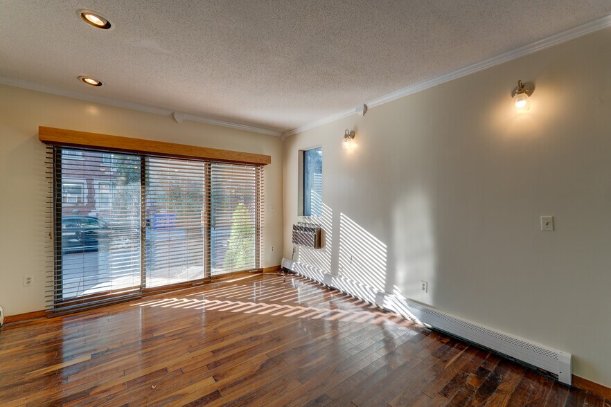 Building Photo - 26 Lynwood Pl