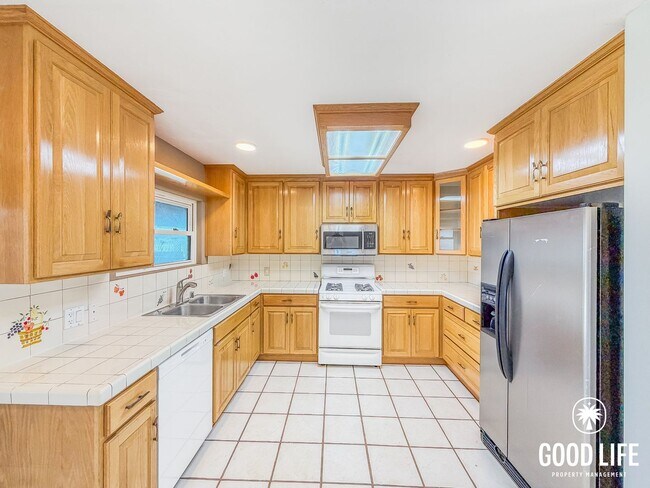 Building Photo - 2BD/1BA Home in La Mesa with Turf Yards, Large Backyard, W/D & 2-Car Garage