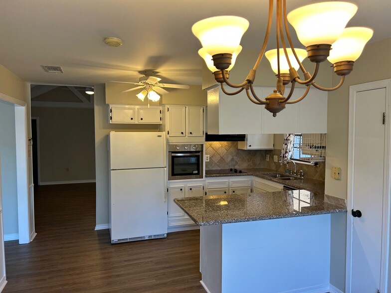 Kitchen - 2856 Woodbrook Dr