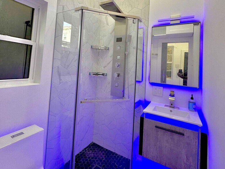 Building Photo - 196 Danforth Ave