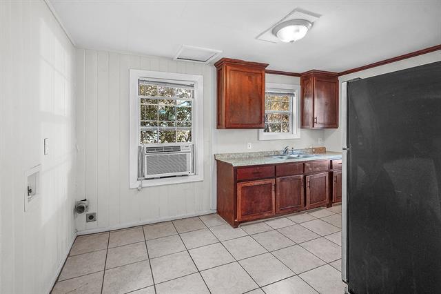 Building Photo - 208 3rd St