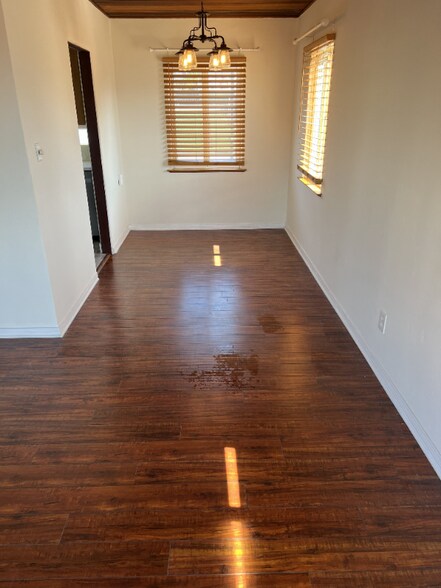 Building Photo - 7545 La Jolla Blvd