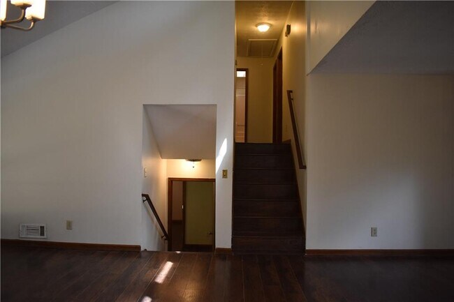 Building Photo - 2811 Pine Cone Ln