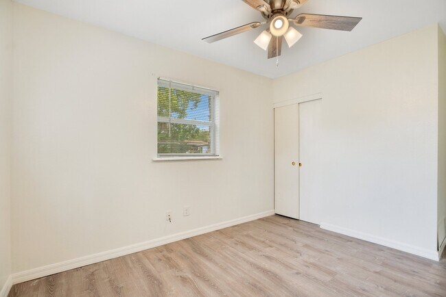 Building Photo - 113 Kendra Ave