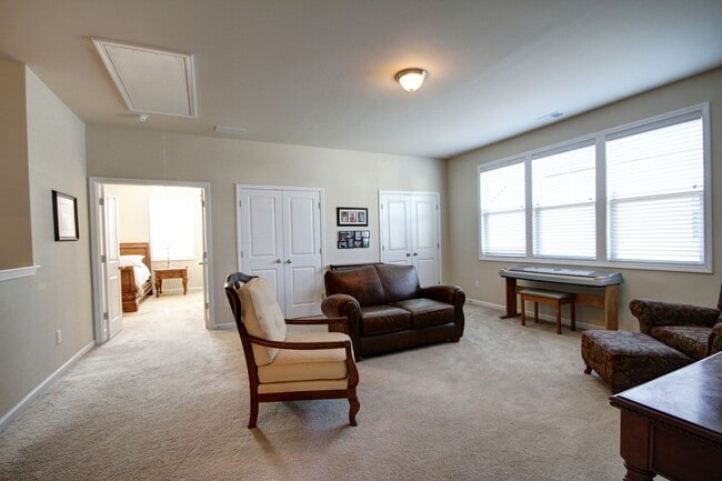 Building Photo - Stunning 4 bedroom in Park West - Mt. Pleasant