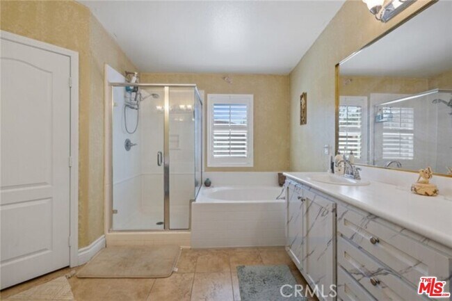Building Photo - 732 Tennis Club Ln