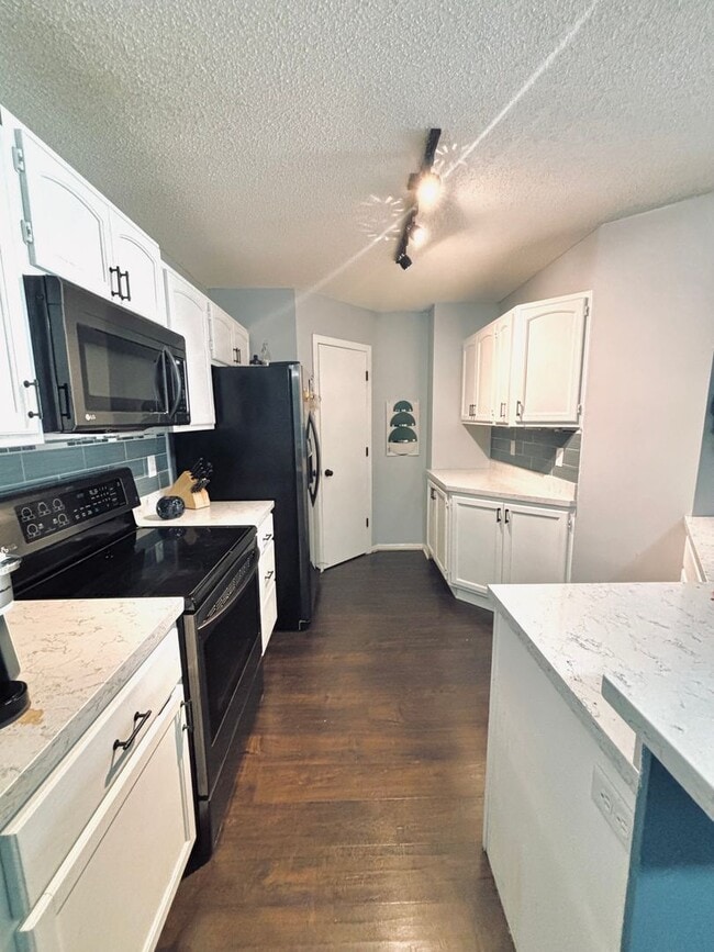 Building Photo - Rare and Beautifully Updated Townhome in a...
