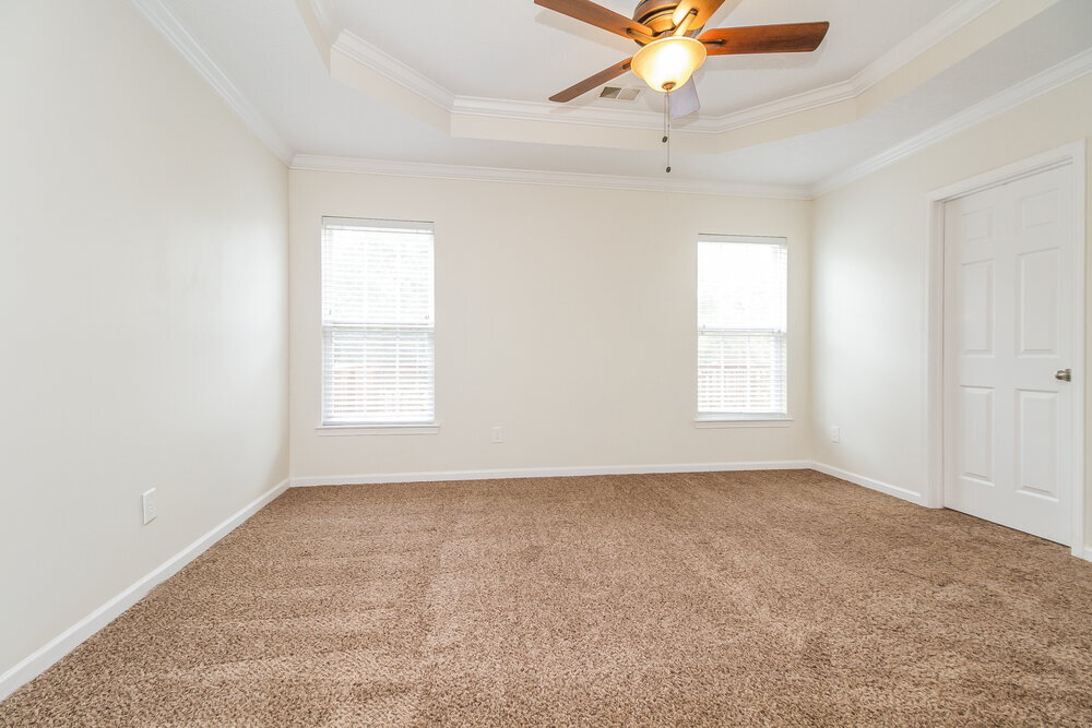 Building Photo - 413 Creekside Ln