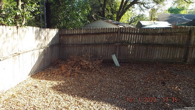 Building Photo - 8032 Laurel Bend