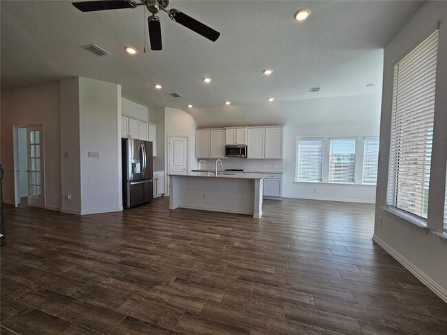 Building Photo - 14620 Little Water Dr