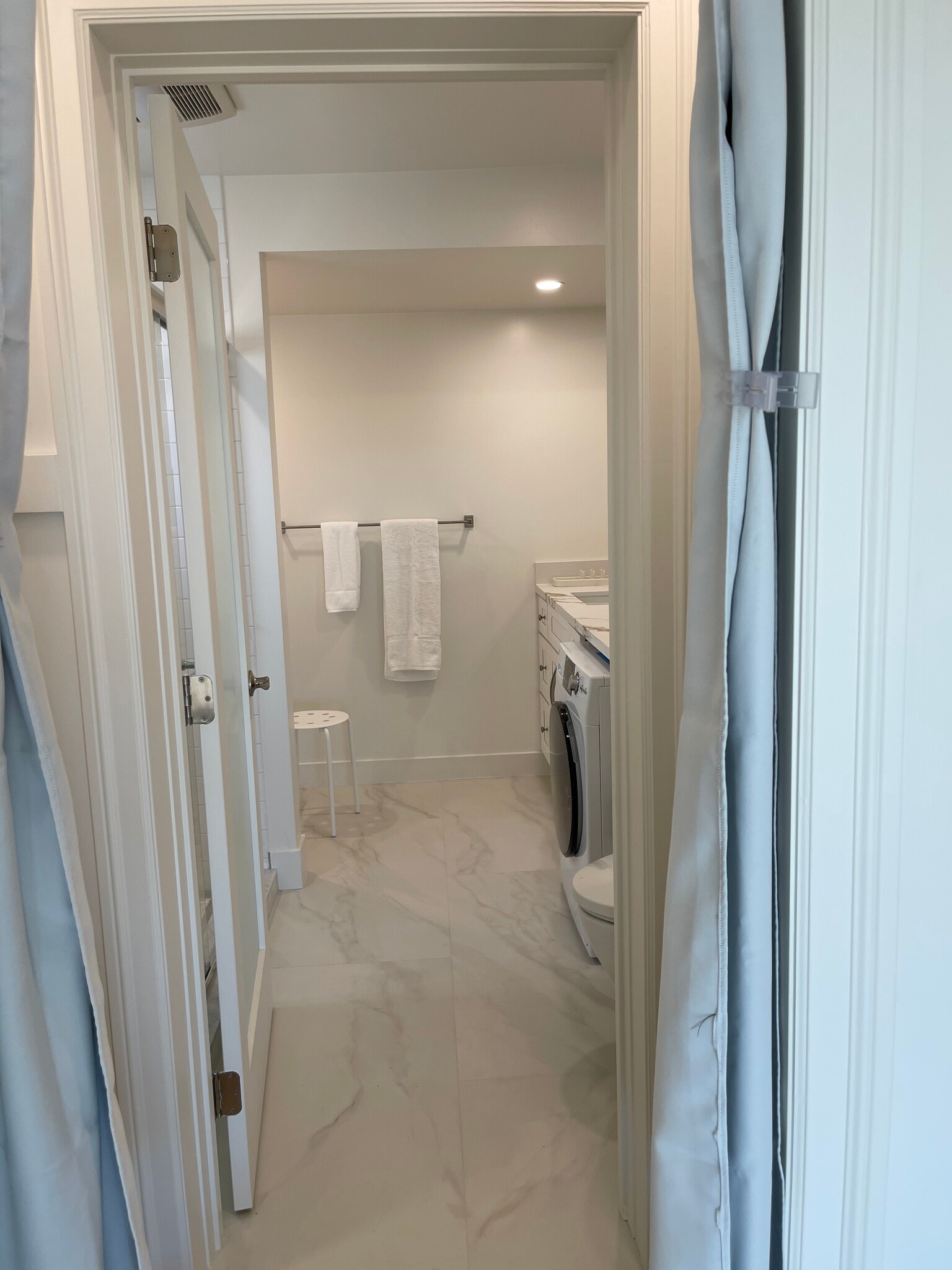 Building Photo - 633 Rocca Ave