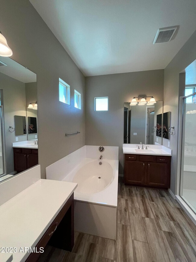 Building Photo - 4225 E Ronald St