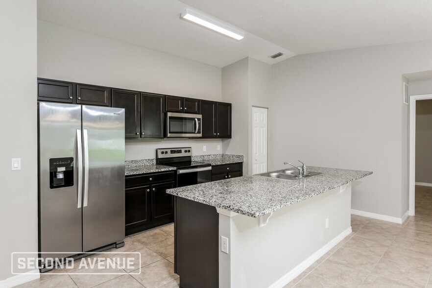 Building Photo - 1312 Vancouver Ave SE