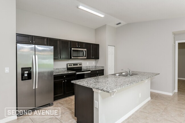 Building Photo - 1312 Vancouver Ave SE