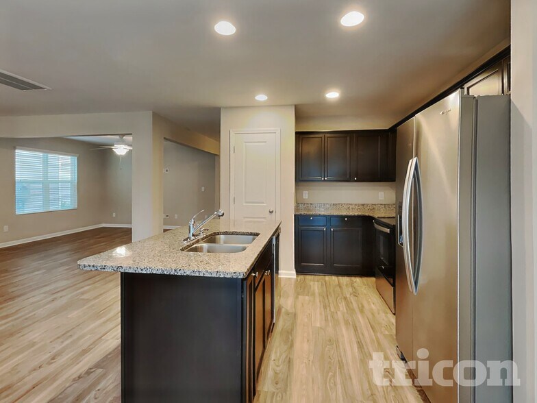 Building Photo - 501 Eastfair Dr