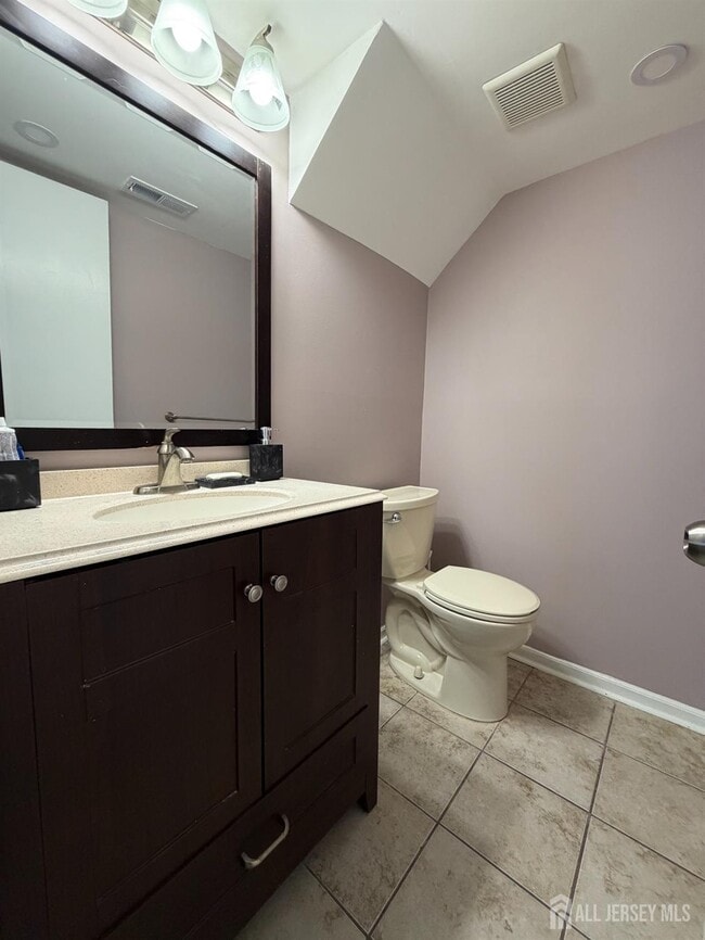 Building Photo - 80 Farnham Square