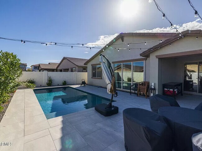 Building Photo - 10218 E Wavelength Ave