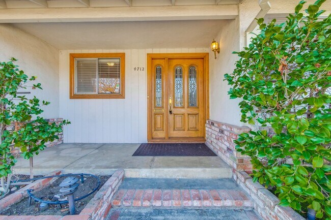 Building Photo - Hardwood Floors- Top Moreland SCH- SM Dogs Welcome- Close to Apple