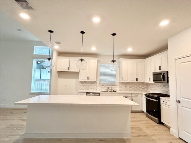 Building Photo - 15310 Spanish Ranchos Wy