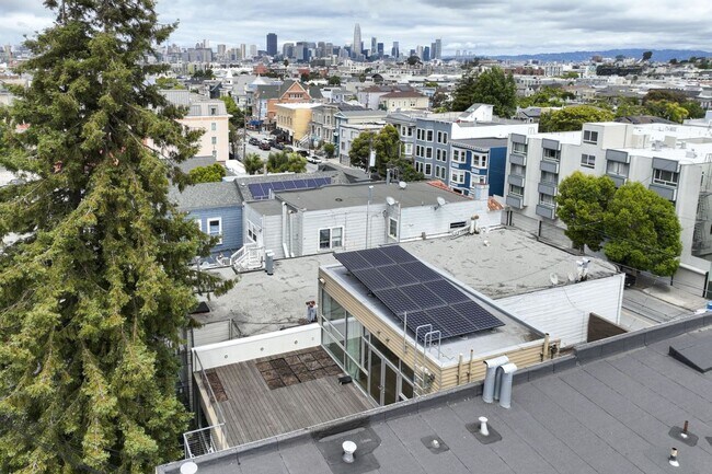Building Photo - 1076 S Van Ness Ave