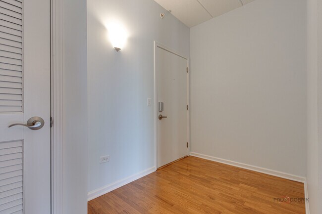 Building Photo - 799 Graceland Ave