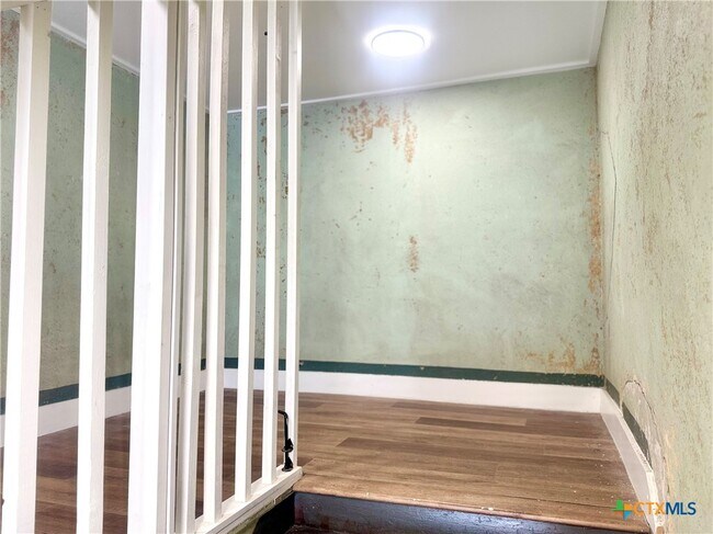 Building Photo - 123 W May St