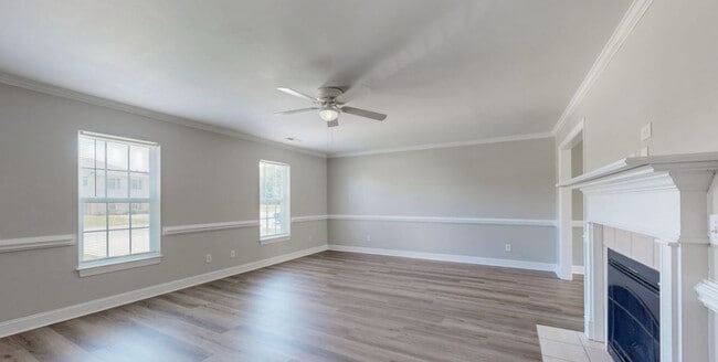 Building Photo - 305 S Square Dr