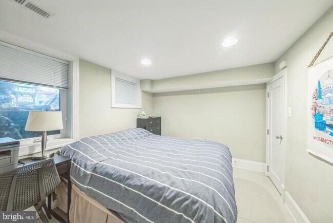 Building Photo - 4213 4th St NW
