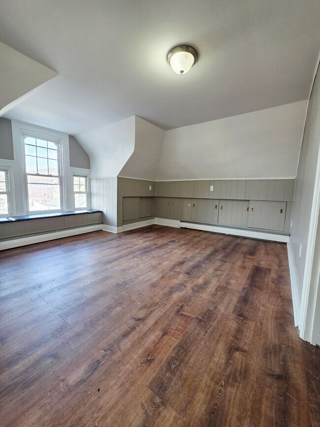 Building Photo - 20 Walnut St