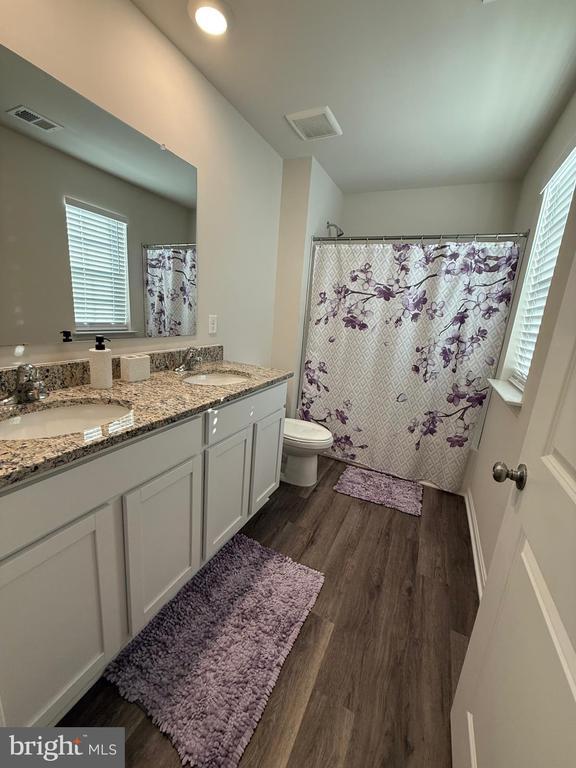 Building Photo - 367 Centergate Dr