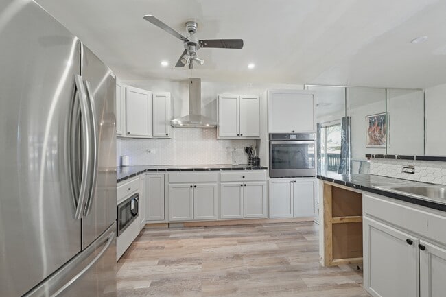 Building Photo - 827 194th St