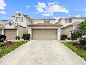 Building Photo - Spacious 4-Bedroom Townhome with Lake Views in Desirable Willow Lake Community