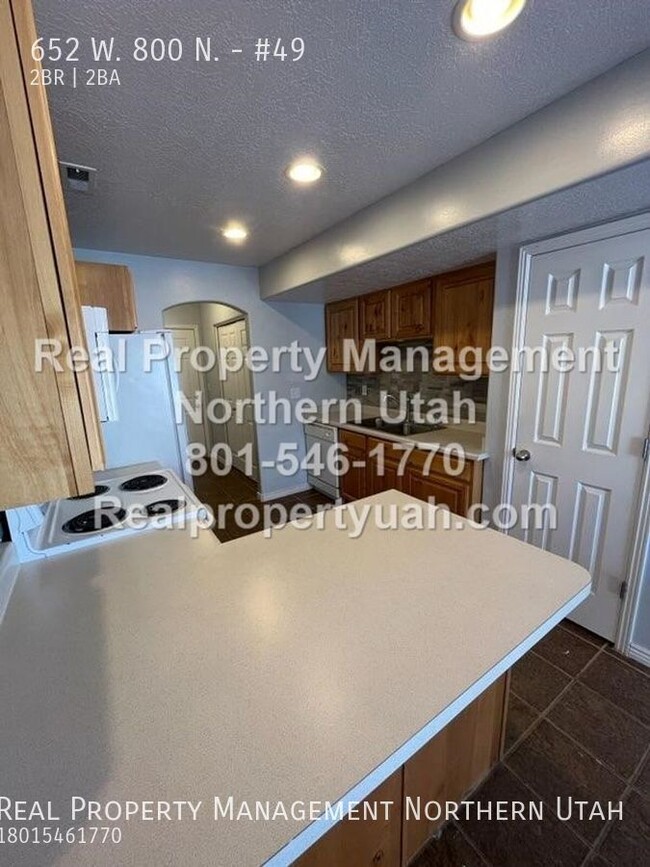 Building Photo - 652 W 800 N