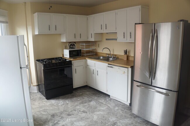 Building Photo - 226 W Burnett Ave