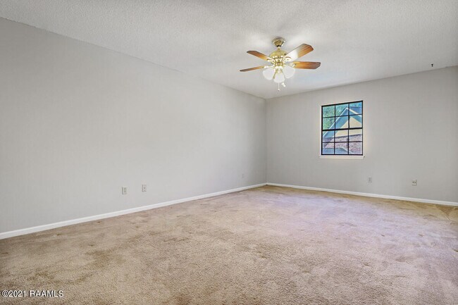 Building Photo - 145 Ambiance Cir