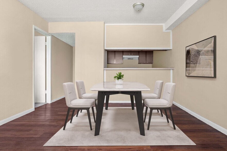 Building Photo - 7581 Chevy Chase Dr