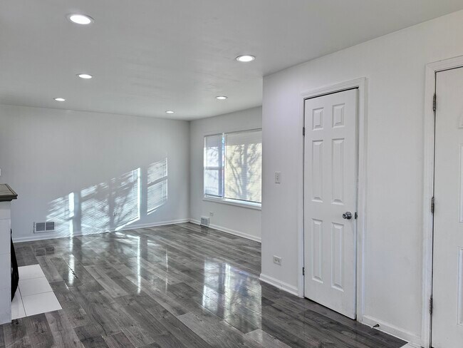 Building Photo - 1125 Wadsworth Ave