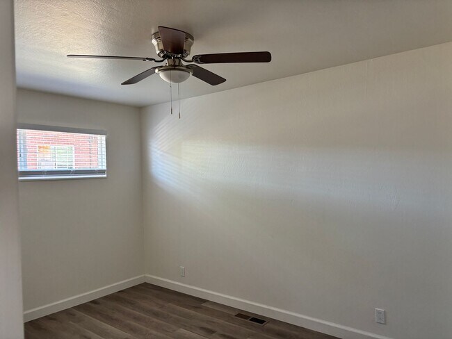 Building Photo - 840