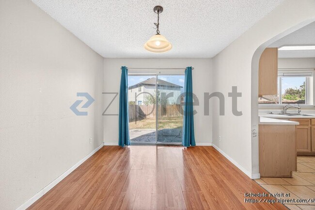 Building Photo - 5515 Champions Hill Dr