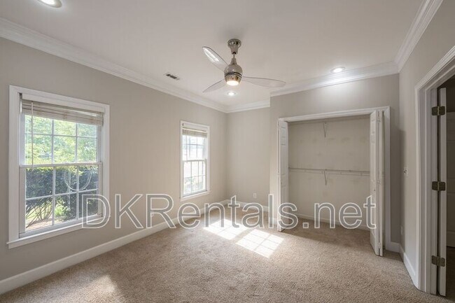 Building Photo - 1512 Fallen Leaf Dr SW