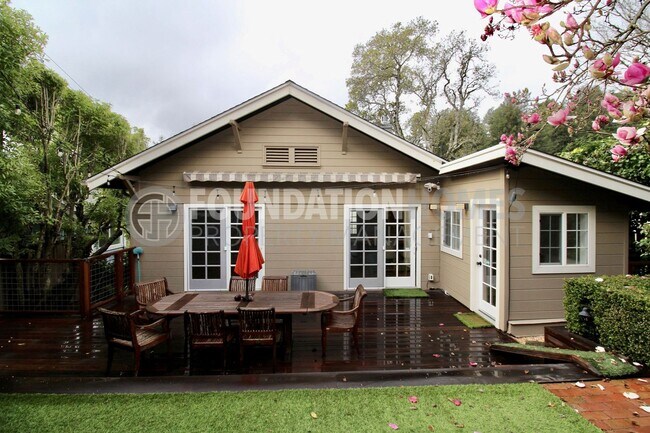 Building Photo - Charming Mill Valley Home with Backyard Office – Prime Boyle Park Location, Just a 5-Minute Walk ...