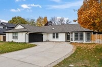 Building Photo - Charming 3-Bed, 3-Bath Home in Quiet Boise...