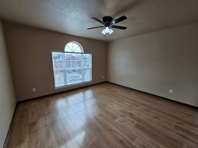 Building Photo - Spacious & Inviting 6-Bedroom Cedar Hill Home – Perfect for Your Next Move