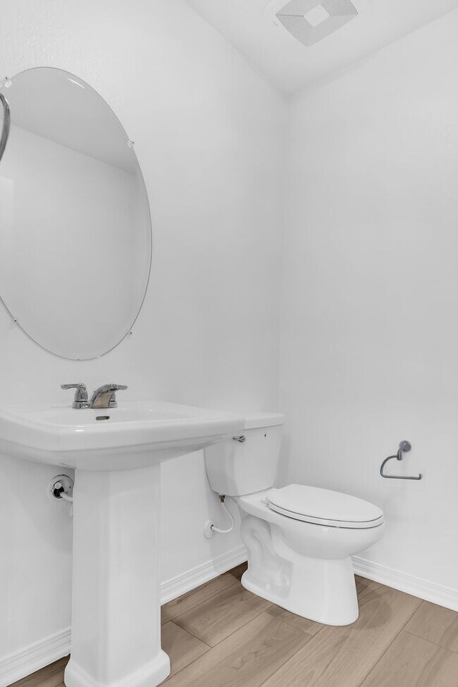 Building Photo - 19132 Ash Grv St