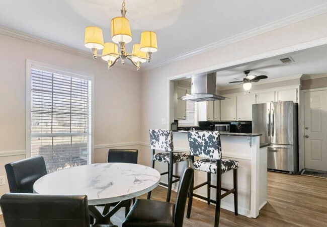 Building Photo - 320 Pebble Creek Dr