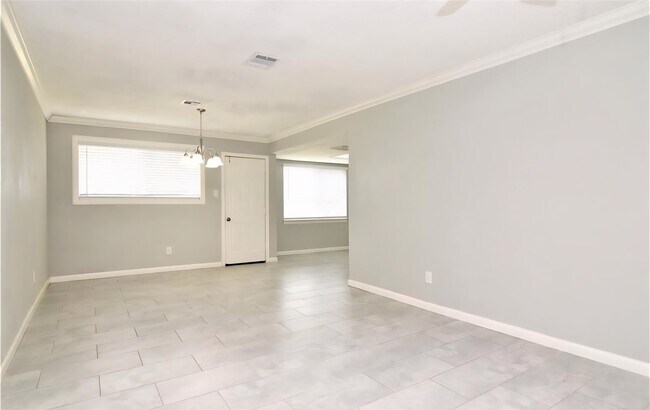 Building Photo - 530 Cambridge Village Dr
