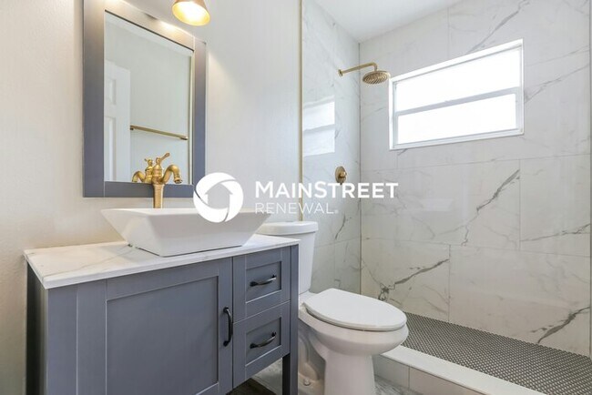 Building Photo - 3 Bedroom Pet-Friendly Home in SARASOTA, FL with Main Street Renewal