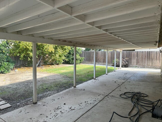 Building Photo - 4212 E Howard Ct