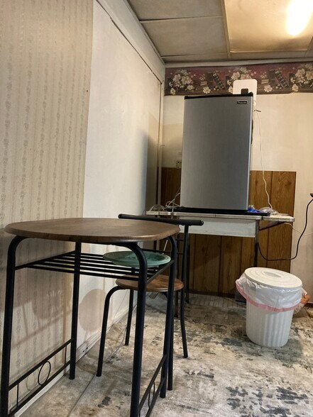 Wrong photo - 764 Lenore Ln