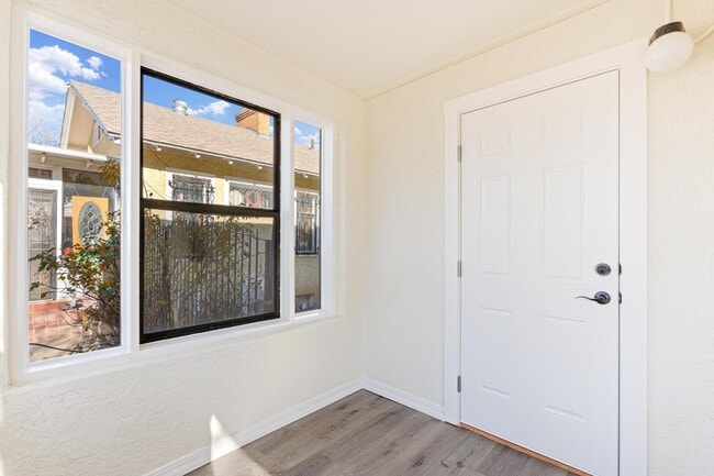 Building Photo - 208 13th St NW